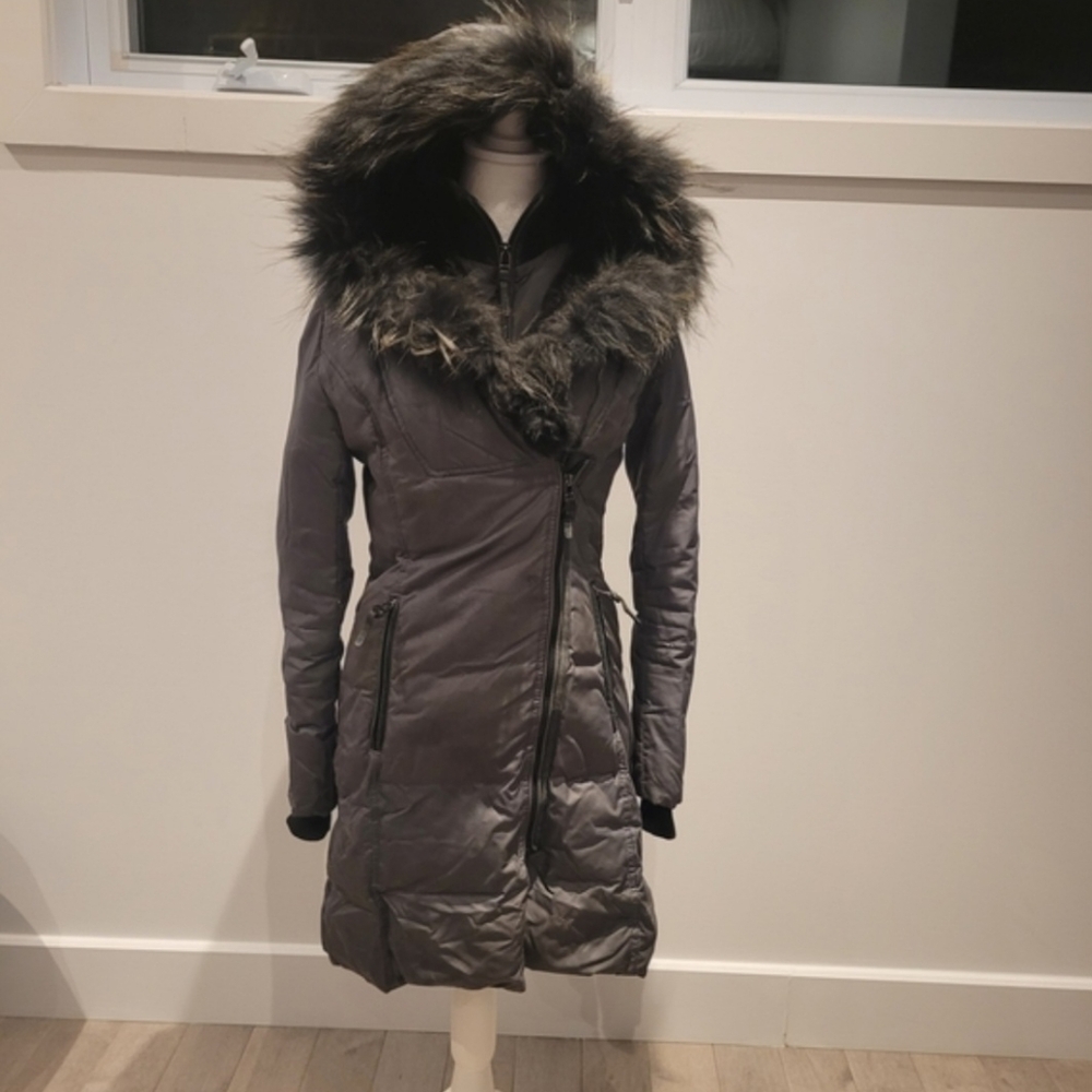 RUDSAK Sleek Black Puffer Coat with Fur Accent
